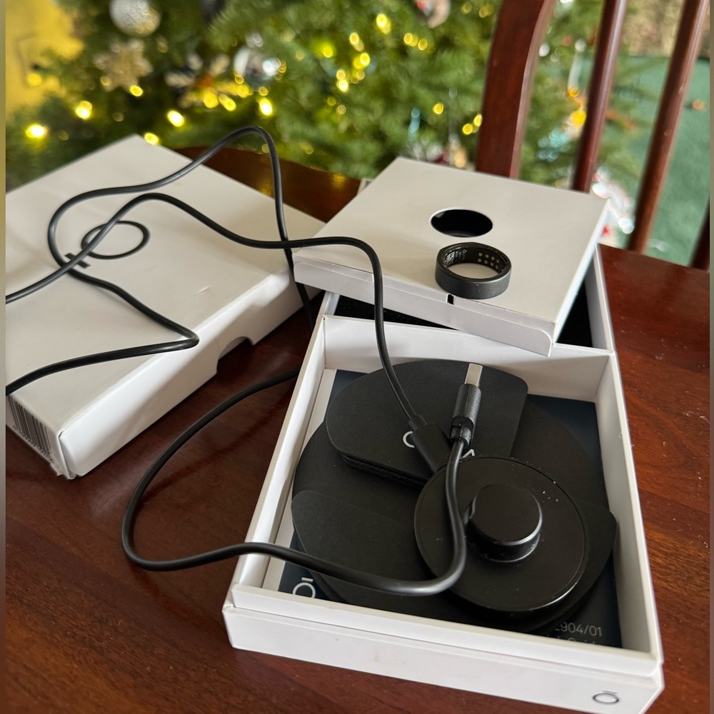 Oura Gen 3 Heritage Stealth Ring Size 11 with box and charger